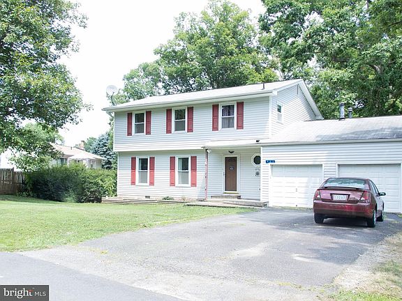 2nd image of 721 Sherwood Ln