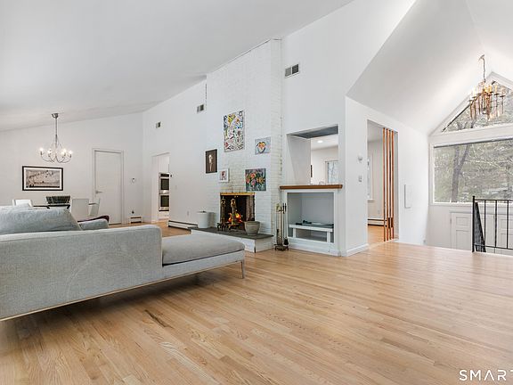 4th image of 26 Hill Farm Road