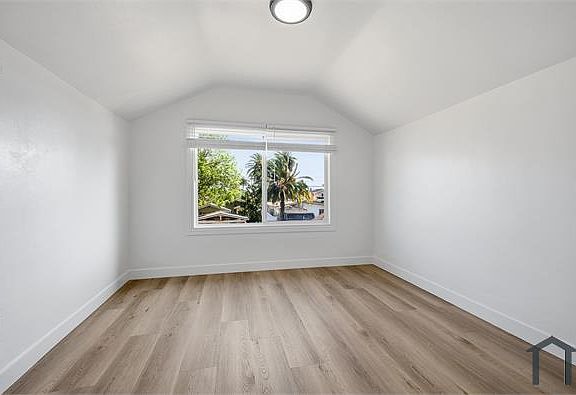 4th image of 1232 W 51st Pl