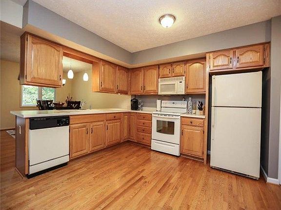 2nd image of 1298 Courtney Dr