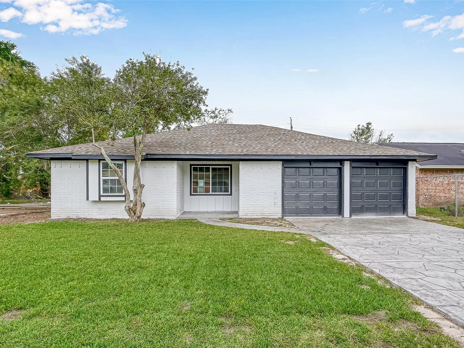 3 bed, 2.0 bath, 1328 sqft, $1,900 — Photo 1