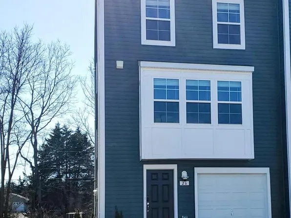 26 Colchester Ct, Bunker Hill, WV 25413