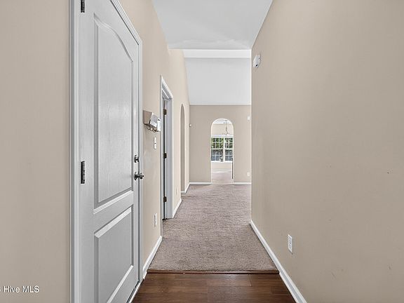 4th image of 405 Peppermint Drive