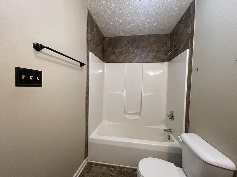 212 Sprucepine Dr — Photo 25