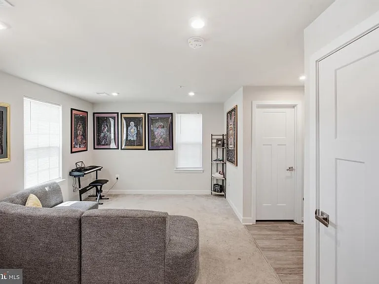 Garage & Front Entry, Walk-in Closet