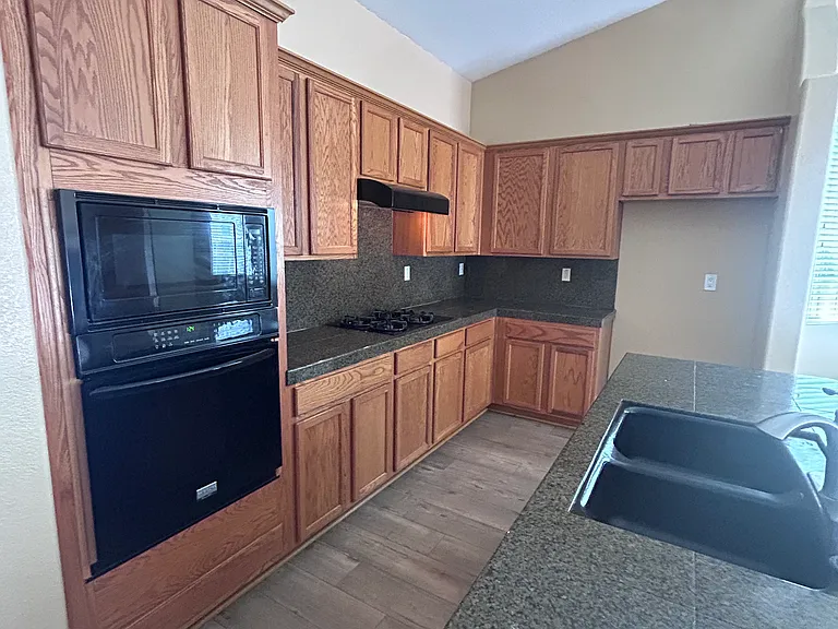 111 Aldeburgh Cir — Photo 4
