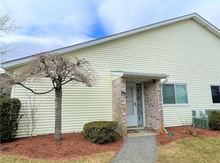 861 Stratford Ln, Warwick, RI 02886