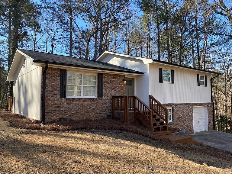 2202 Chestnut Log Dr — Photo 2