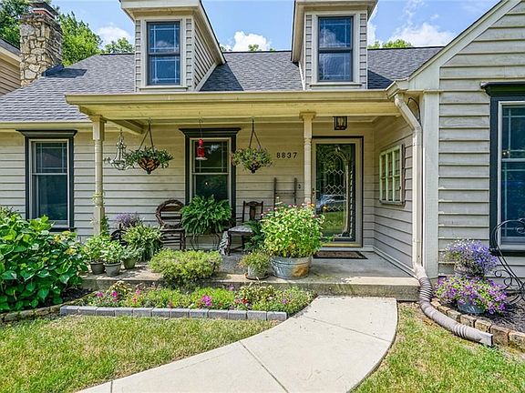 2nd image of 8837 Lincolncreek Cir