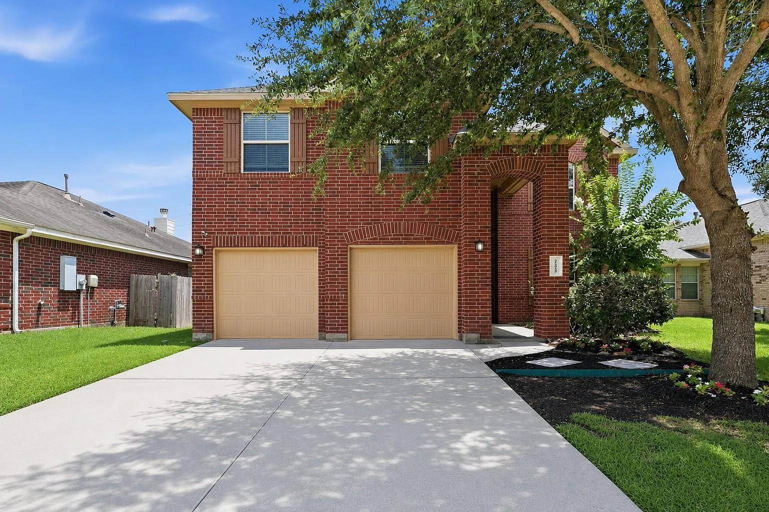 4 bed, 2.5 bath, 2400 sqft, $2,800 — Photo 3
