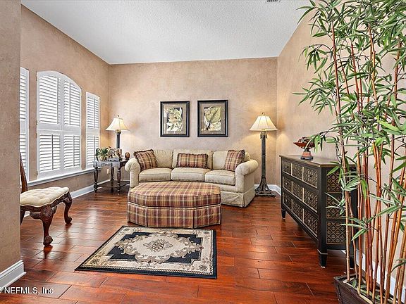 5th image of 1484 BARRINGTON Circle