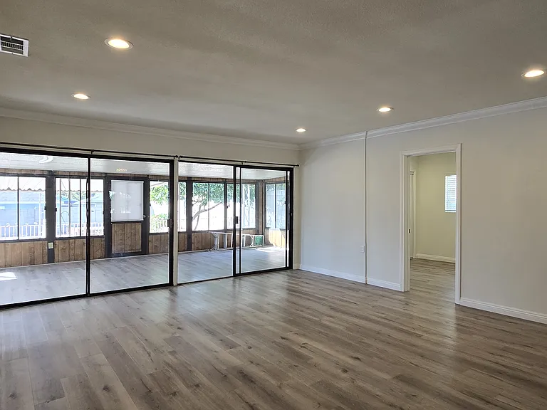 521 N Vermont Ave — Photo 5