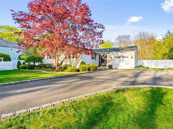 27 Sunny Road, Saint James, NY 11780