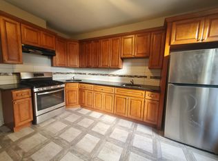 221 Bayview Ave #2, Jersey City, NJ 07305