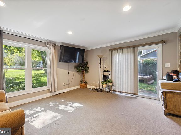 4th image of 1222 Stirling St