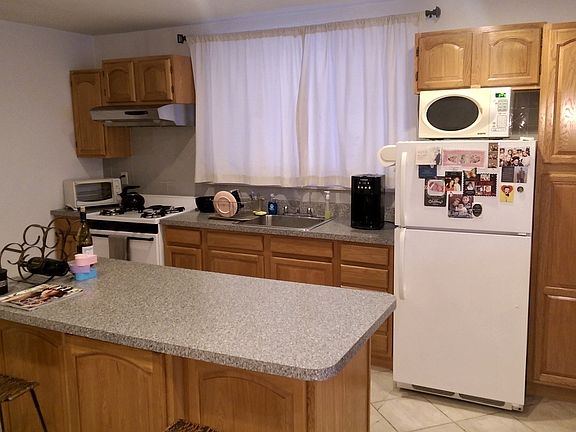 3rd image of 3069 32nd St
