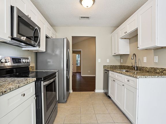 3rd image of 878 Plumbridge Ct