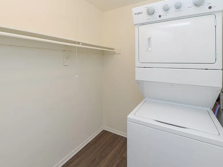 Brookside Manor Apartments and Townhomes — Photo 9
