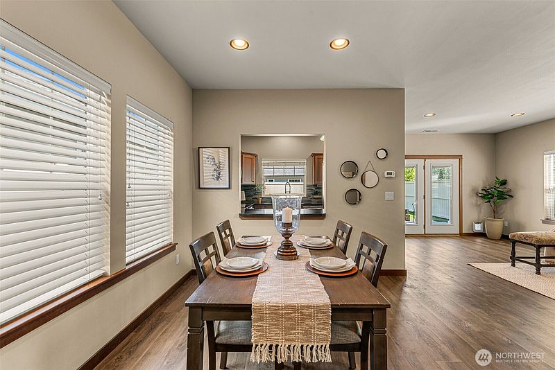 4th image of 2452 NW Columbia Avenue #44