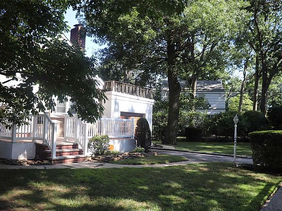 2nd image of 919 Eisenhower Dr