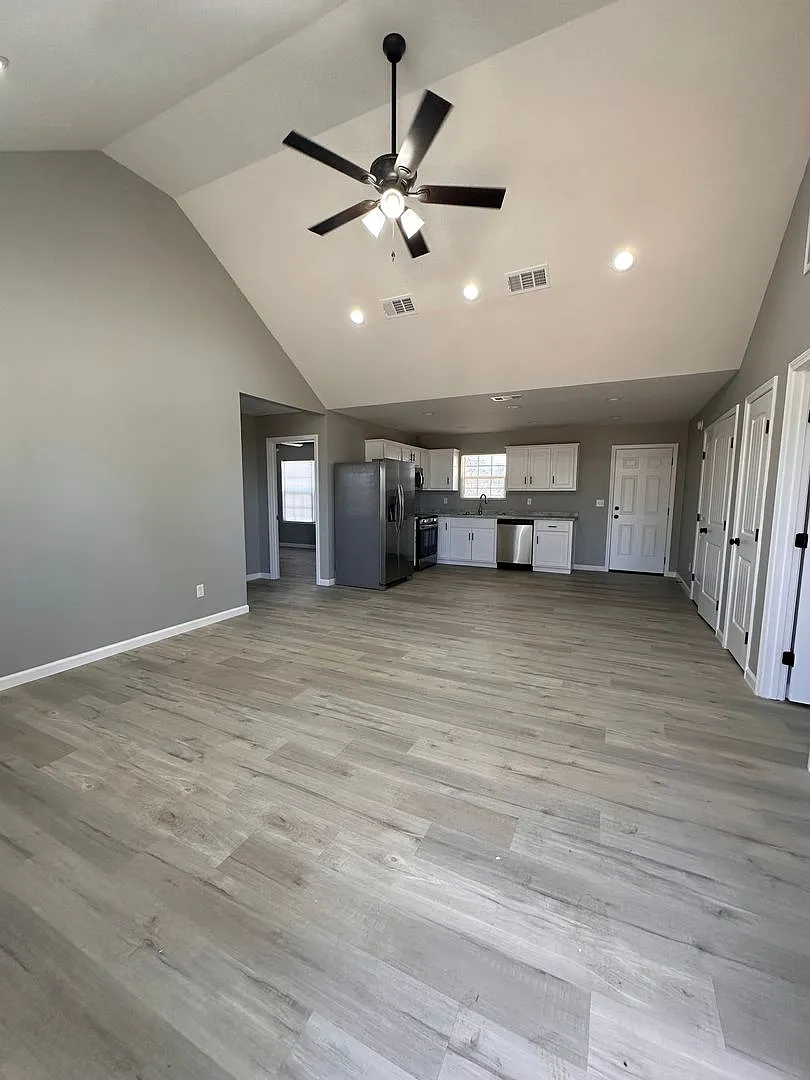 3 Bed 2 Bath Brick Home with Fenced in Backyard — Photo 2