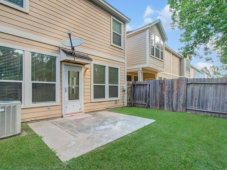 743 Hallsleigh Ln — Photo 40