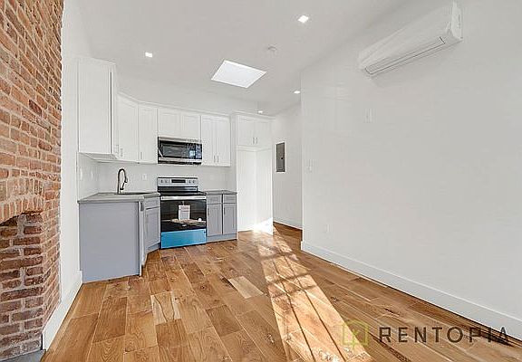 4th image of 1101 Putnam Ave #4
