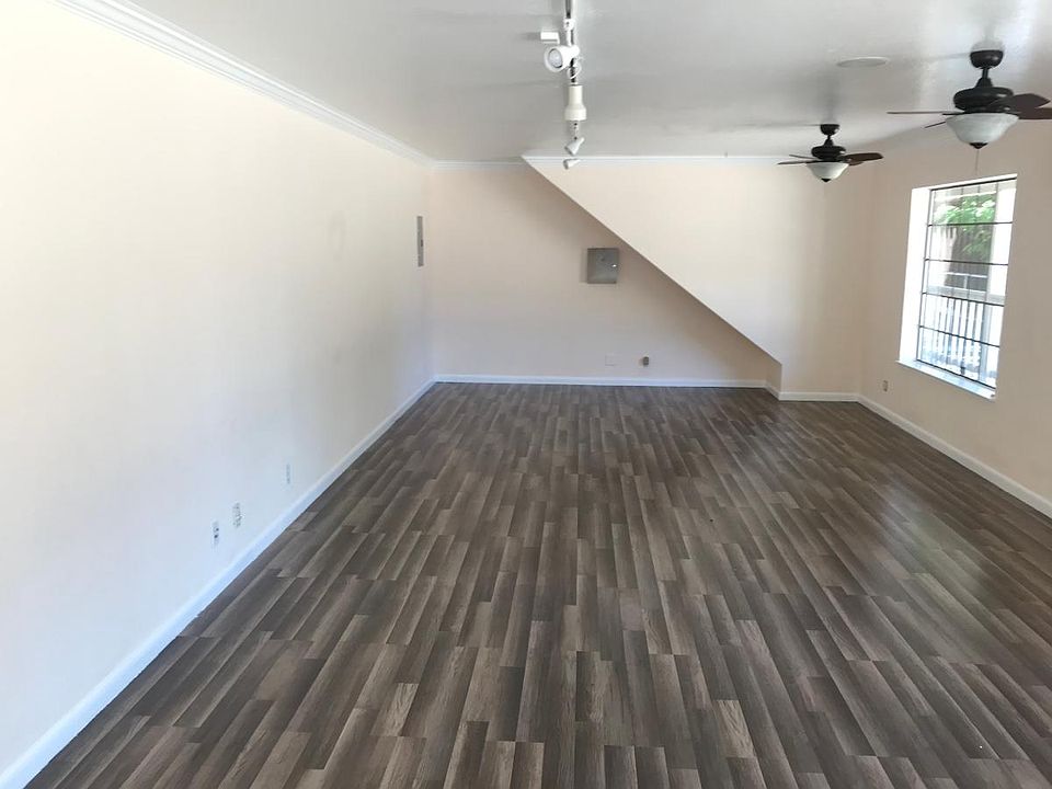 2nd image of 18212 Main St