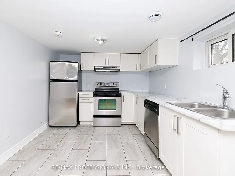 16 Nello St #BASEMENT — Photo 5