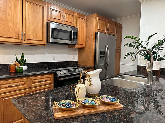 4th image of 2323 Samaritan Dr APT 3