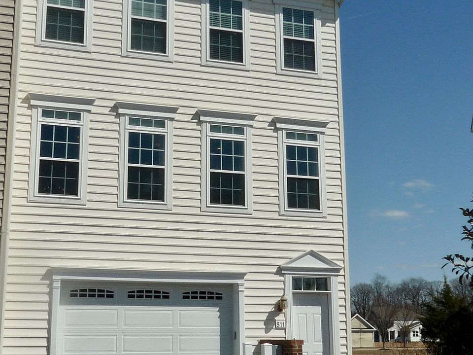 1st image of 811 Hubble Ave