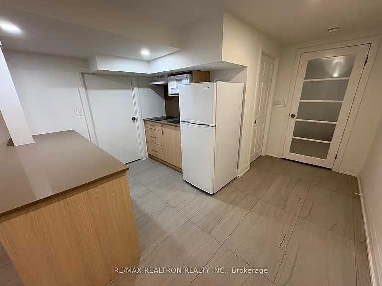 24 Fenelon Dr #BASEMENT — Photo 12