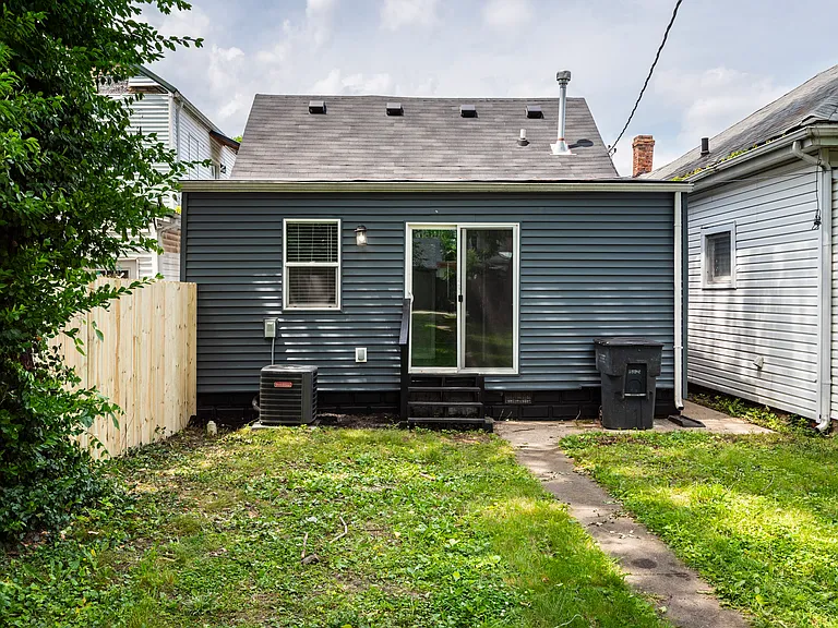 1408 Culbertson Ave — Photo 6