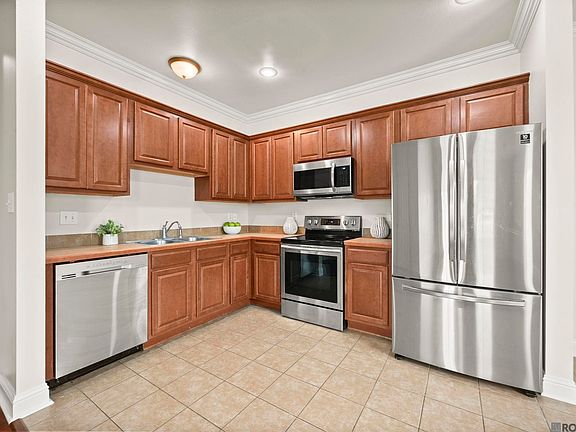 4th image of 16232 Old Samuel Dr