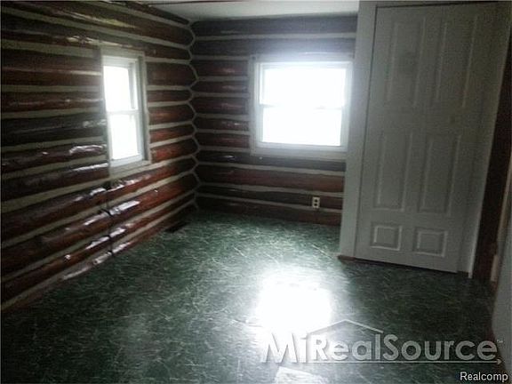 4th image of 68 N Conklin Dr