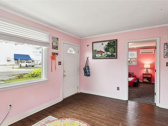 3rd image of 513 Dakin St