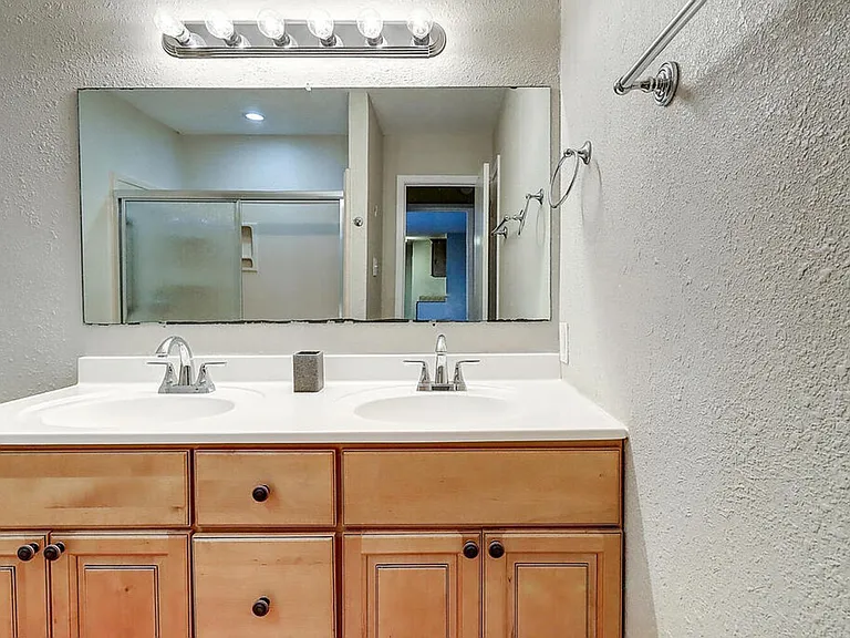1011 Ennis Joslin 234 — Photo 39