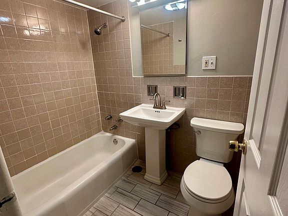 4th image of 2349 W Jarvis Ave APT Gb