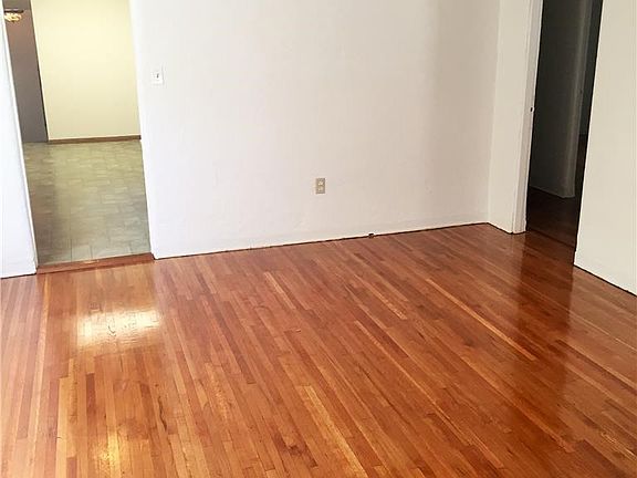 5th image of 609 N Vermont Ave