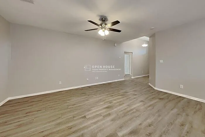 4 bed, 2.0 bath, 1792 sqft, $2,290 — Photo 4