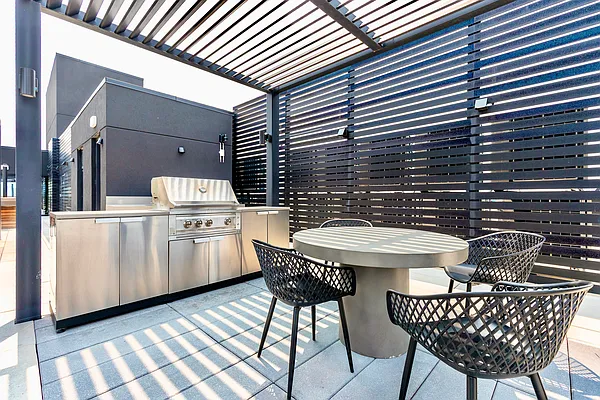 Rented by Manhattan Realty Group | media 10