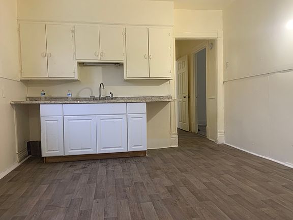 4th image of 2068 Bailey Ave Unit 2