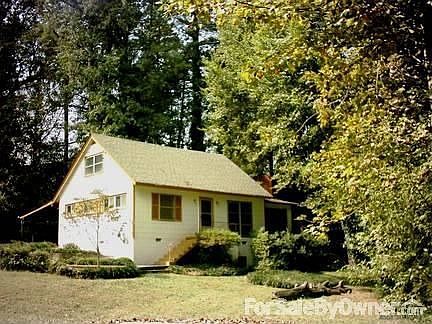 House View : Nice Cottage in a large lot. Great potential!!