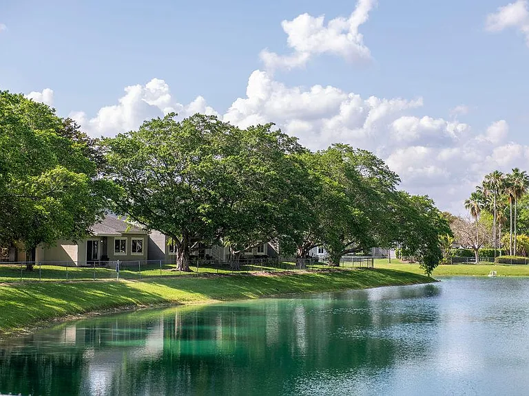 River Oaks — Photo 3