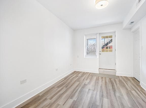 2nd image of 1851 W Dickens Ave #1R
