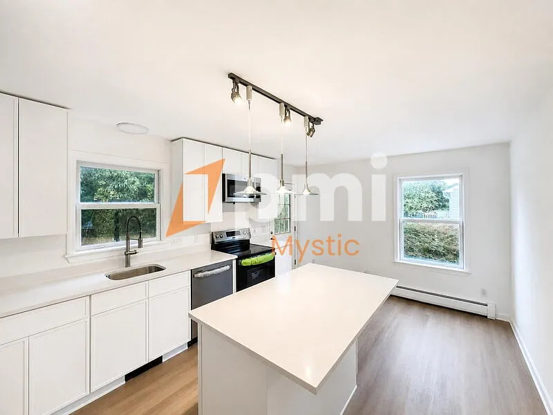 4 bed, 2.0 bath, $3,400 — Photo 2