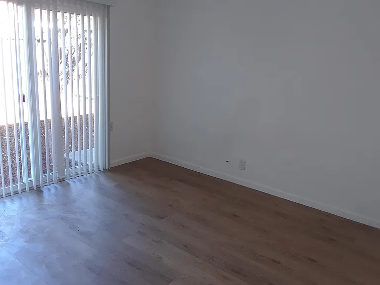 36730 Ruschin Dr — Photo 9