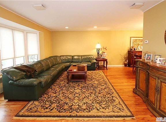 5th image of 53 Maplewood Dr