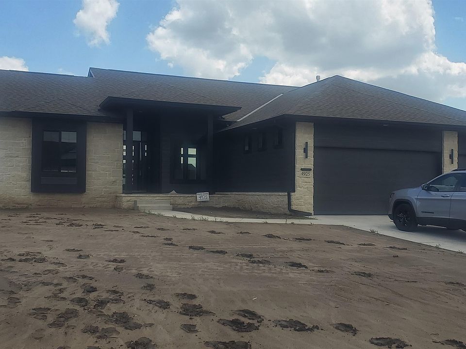 2nd image of 4925 N Emerald Ct