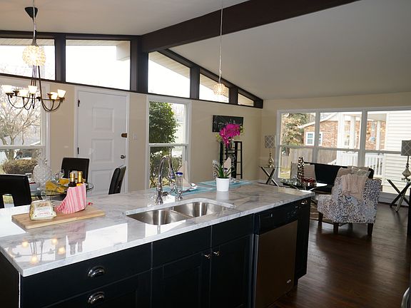 3rd image of 6439 Holyoke Dr